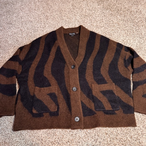 REPEAT Cashmere Oversized Intarsia Knitted V-Neck Sweater- M - Picture 4 of 8